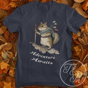 Das Abenteuer erwartet Chipmunk Krieger Aquarell Tier Grafikdesign auf Unisex Heavy Cotton Shirt