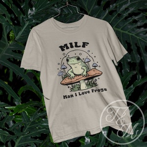 Man I Love Frogs Cute Frog Graphic Design on Unisex Heavy Cotton Shirt