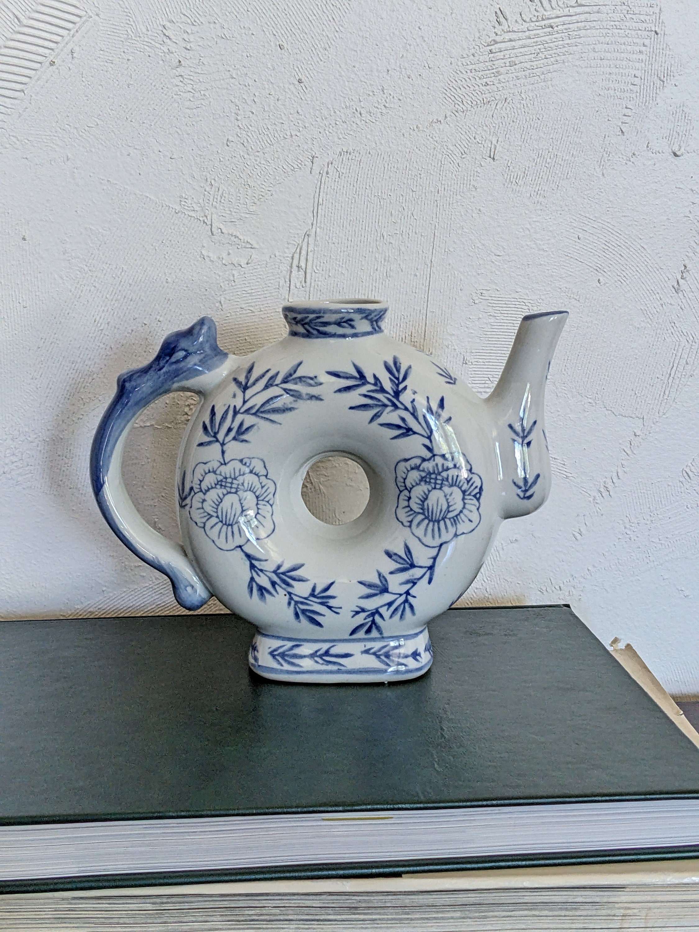 ヴィンテージ中国製青と白のドーナツティーポット花瓶 - Etsy 日本