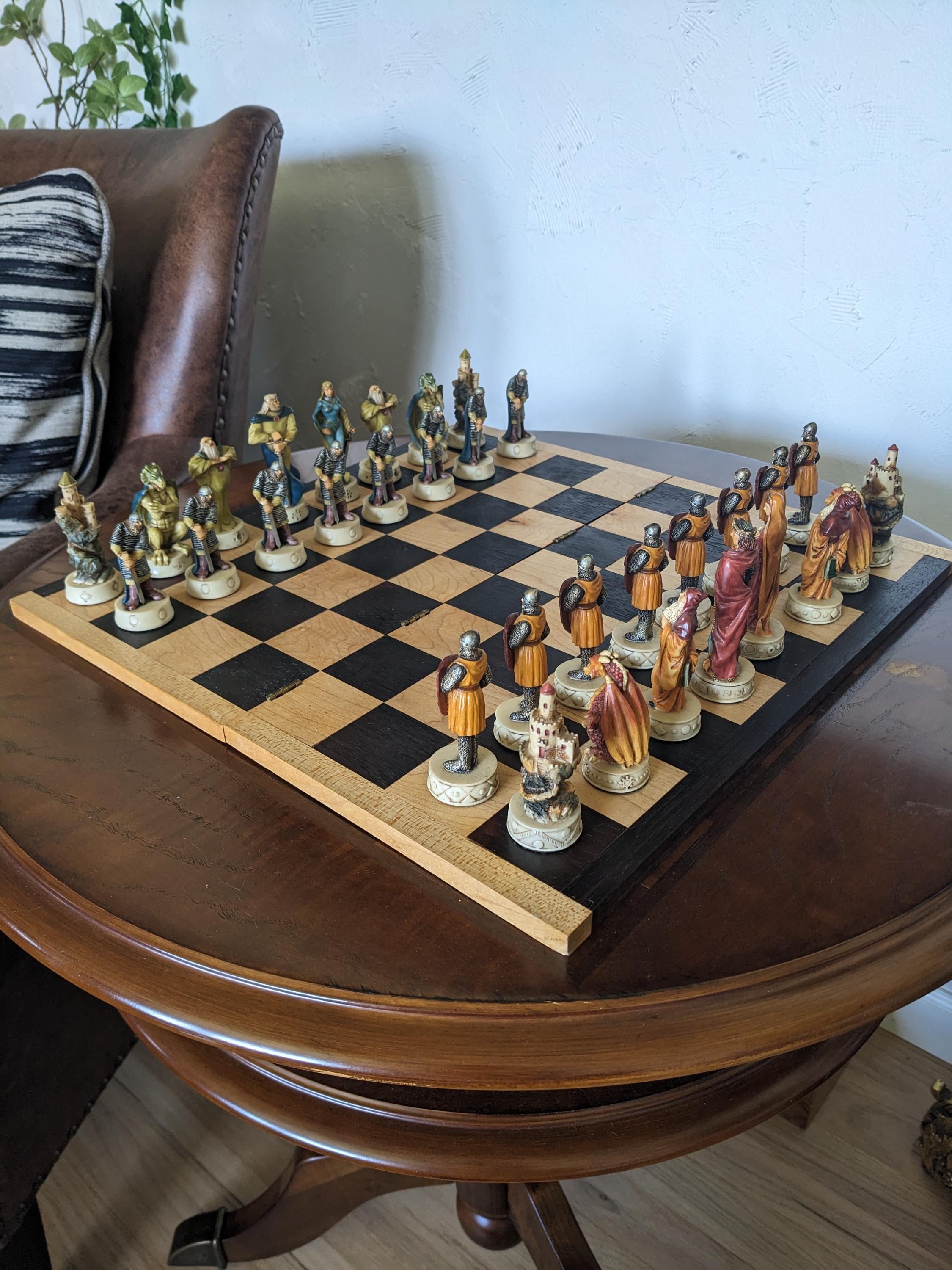 Pièces d'échecs Médiéval-Fantaisie Dragons Châteaux Sorciers