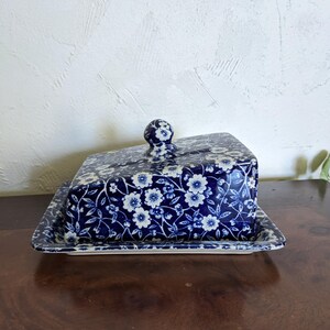 英国ヴィンテージ Burleigh Calico 蓋付きサービングディッシュ Vintage Blue Calico Burleigh Staffordshire Covered Cheese Dish