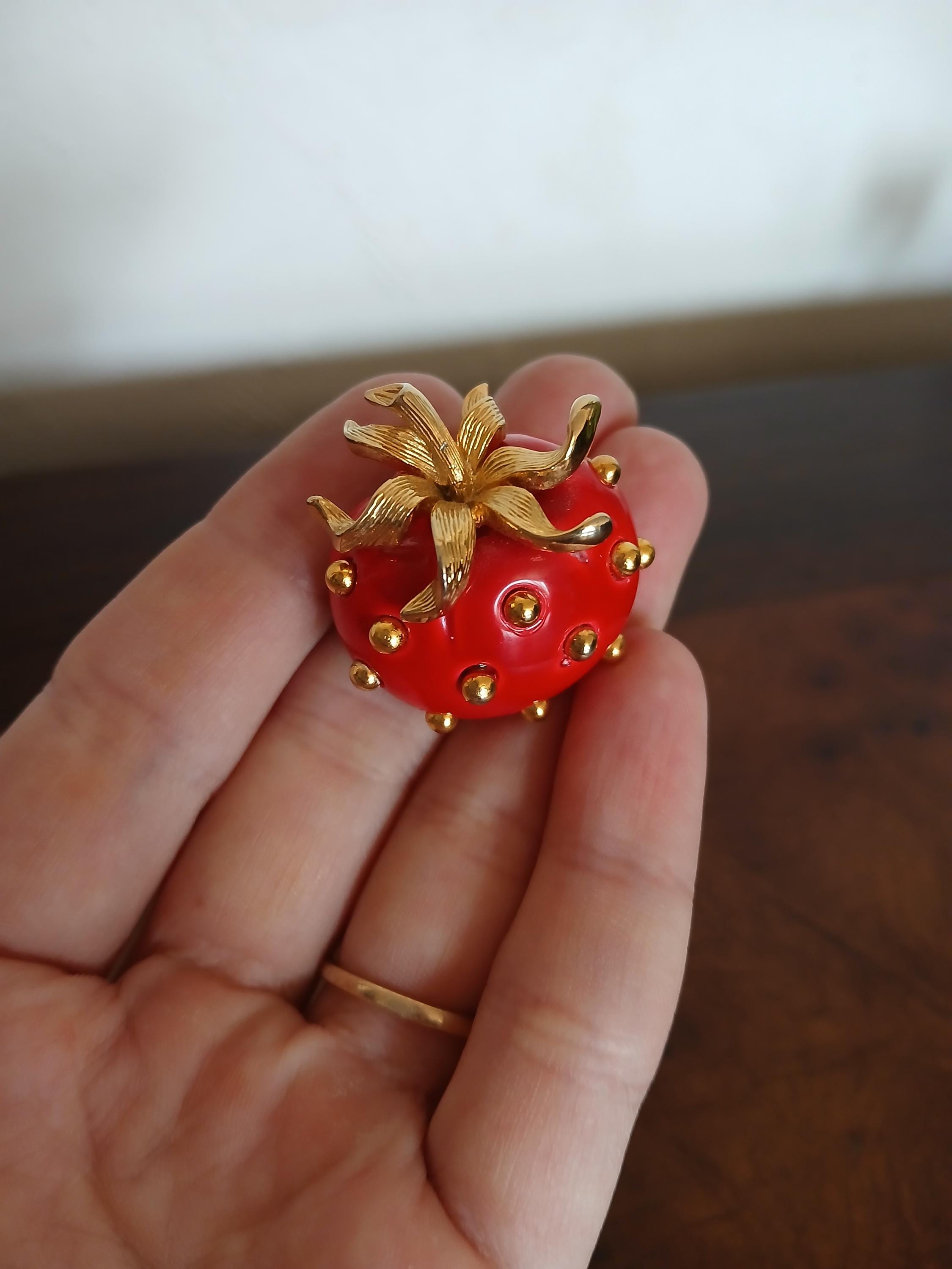 Austria fruit brooch - Etsy 日本