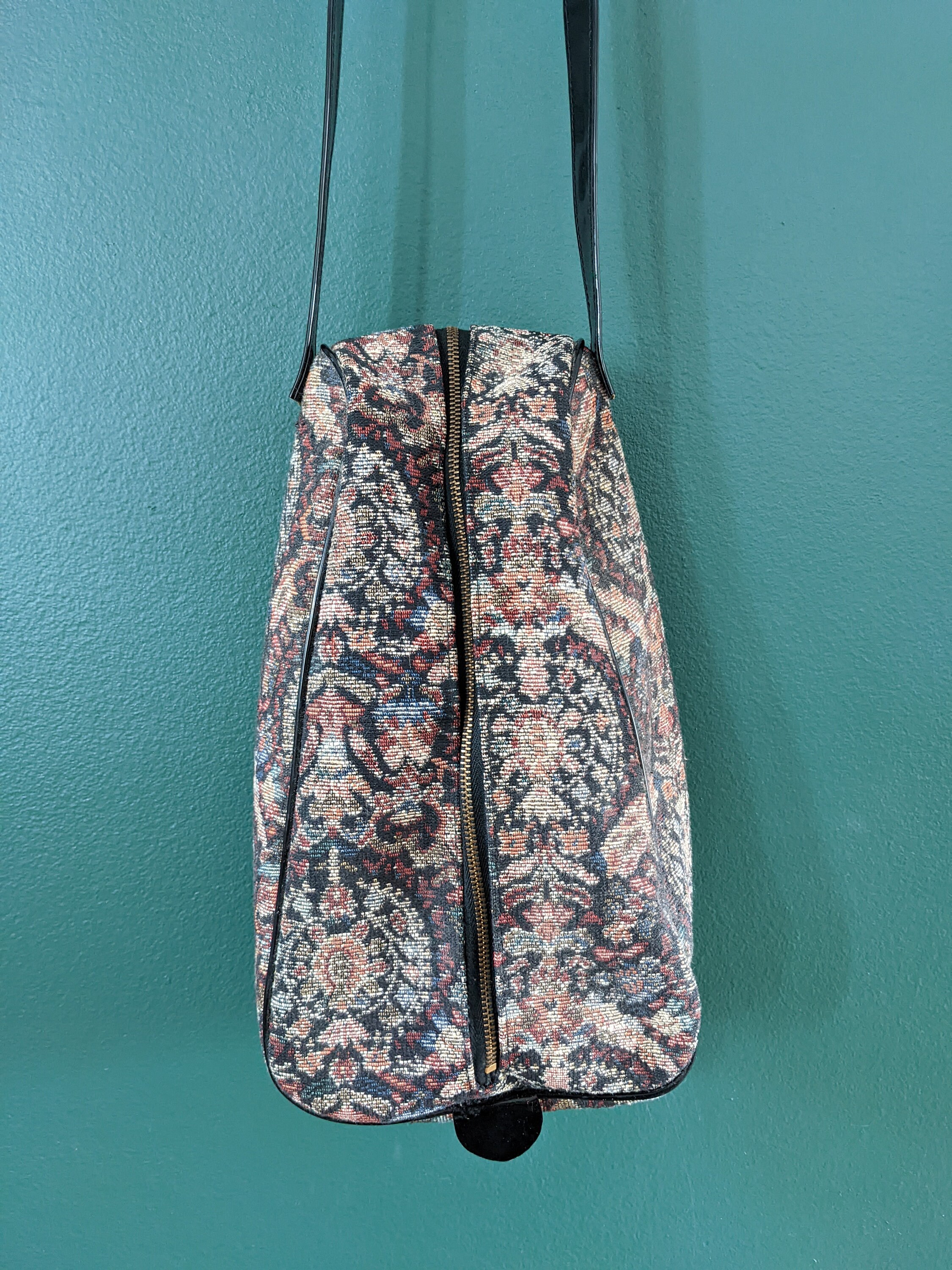 Sac Bandoulière Fait Main En Tapisserie (carpet Bag) - Motif "La Roue De L'éternité" - Taille Moyenne, Multicolore