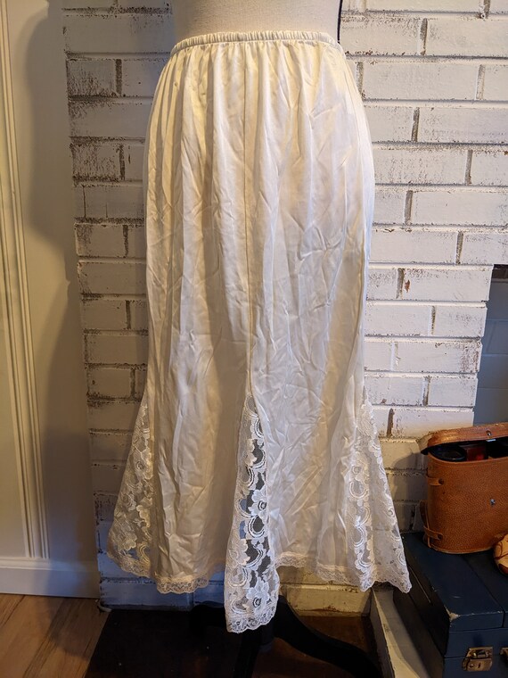 Vintage White Slip Skirt Lace Flare 