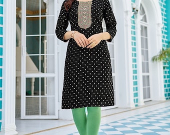 Kurti de rayón 8XL: Túnica bordada con estampado metalizado de talla grande