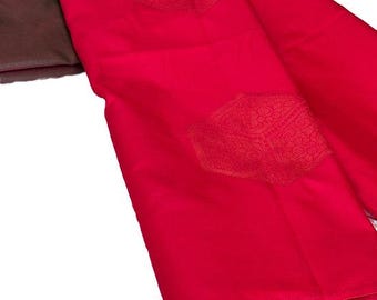 Elegante sari de seda suave roja: detalles en cobre, pallu verde