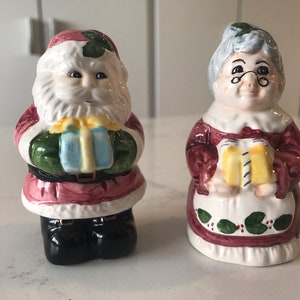 Vintage Santa and Mrs. Claus Each Holding a Wrapped Gift Salt & Pepper Shakers, Antique, Made in China