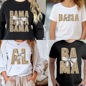 Könnte beinhalten: Vier verschiedene T-Shirts mit den Worten "BAMA" und "AL" in goldenen Glitzerbuchstaben mit einer schwarz-weißen Karobinde. Die Shirts sind schwarz, weiß und grau.