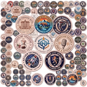 Peut inclure: Une collection d'autocollants circulaires présentant divers designs graphiques, incluant les logos de Grand Paragon Hotel, Northern Bear Expeditions, SVYhawks Rugby Club, Coastline Roasters, Nexus Consulting Group, Soundstage Records, Aether Technologies et River City United.