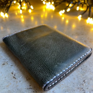 Cartera Olivia / Piel de Búfalo Grano Completo / 100% Hecha a Mano / Tarjetero Bifold con compartimento para efectivo