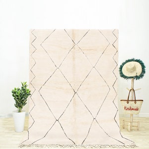 Handmade Beni Ourain Rug: Moroccan Shag, Off White Wool, 8x10 Area Rug