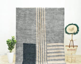 Handwoven Gray Beni Ourain Wool Rug: Moroccan Abstract Art