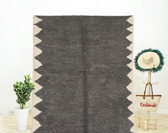 Handmade Gray Wool Moroccan Rug – Geometric Berber Design