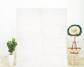 Handmade White Wool Moroccan Rug | Luxurious Beni Ourain Design