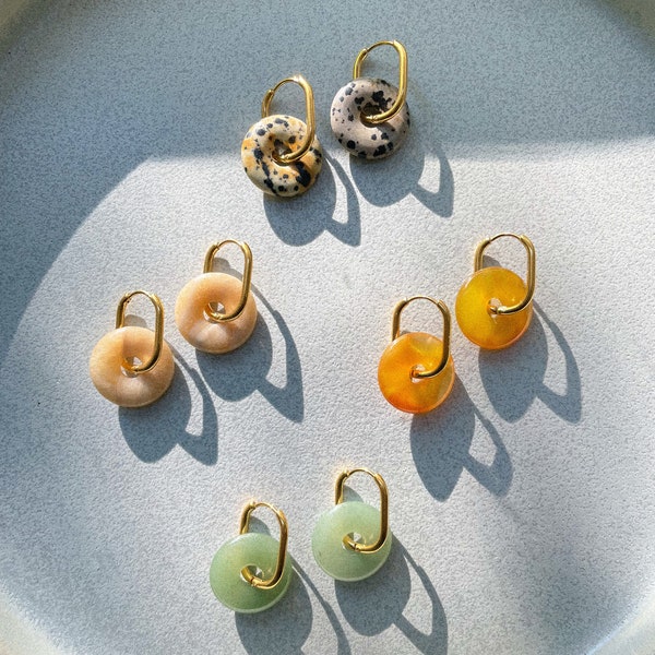 HONEY | Handgemachte Ohrringe aus vergoldeten Edelstahl Creolen und Edelstein Donuts | Donut Ohrringe