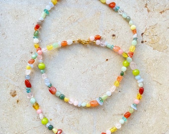 LYKKE I Handgemachte, bunte Perlenkette aus verschiedene Edelsteinen