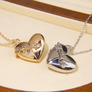 Collar con medallón de corazón personalizado / Joyas delicadas con forma de corazón / Colgante de corazón con carta de amor personalizada / Collar con mensaje / Collar para pareja