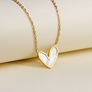 Weiße Muschel Herz Anhänger Halskette | Perlmutt Herz Schmuck | Weiße Perlmutt Halskette | minimal | Liebe Herz Charm Gold Halskette