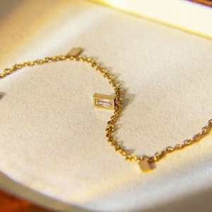 Baguette Diamond Gold Necklace | 18K Gold | Geometric Charm Pendant | Layering Necklace | Diamond Charm Necklace | Classic Gold Necklace