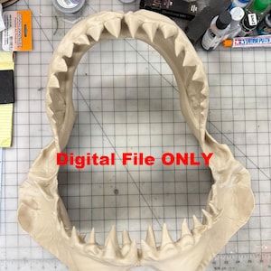 Replika av White Shark Jaw: 18-tums väggmonterad skärm (digital fil i stil med ändringsbar storlek)