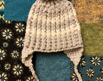 Tweekleurige babymuts met oorkleppen