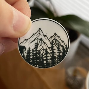 Mini adesivi fatti a mano con motivi di montagna e foresta - adesivi dal design naturale resistenti all'acqua per gli appassionati di outdoor e gli escursionisti