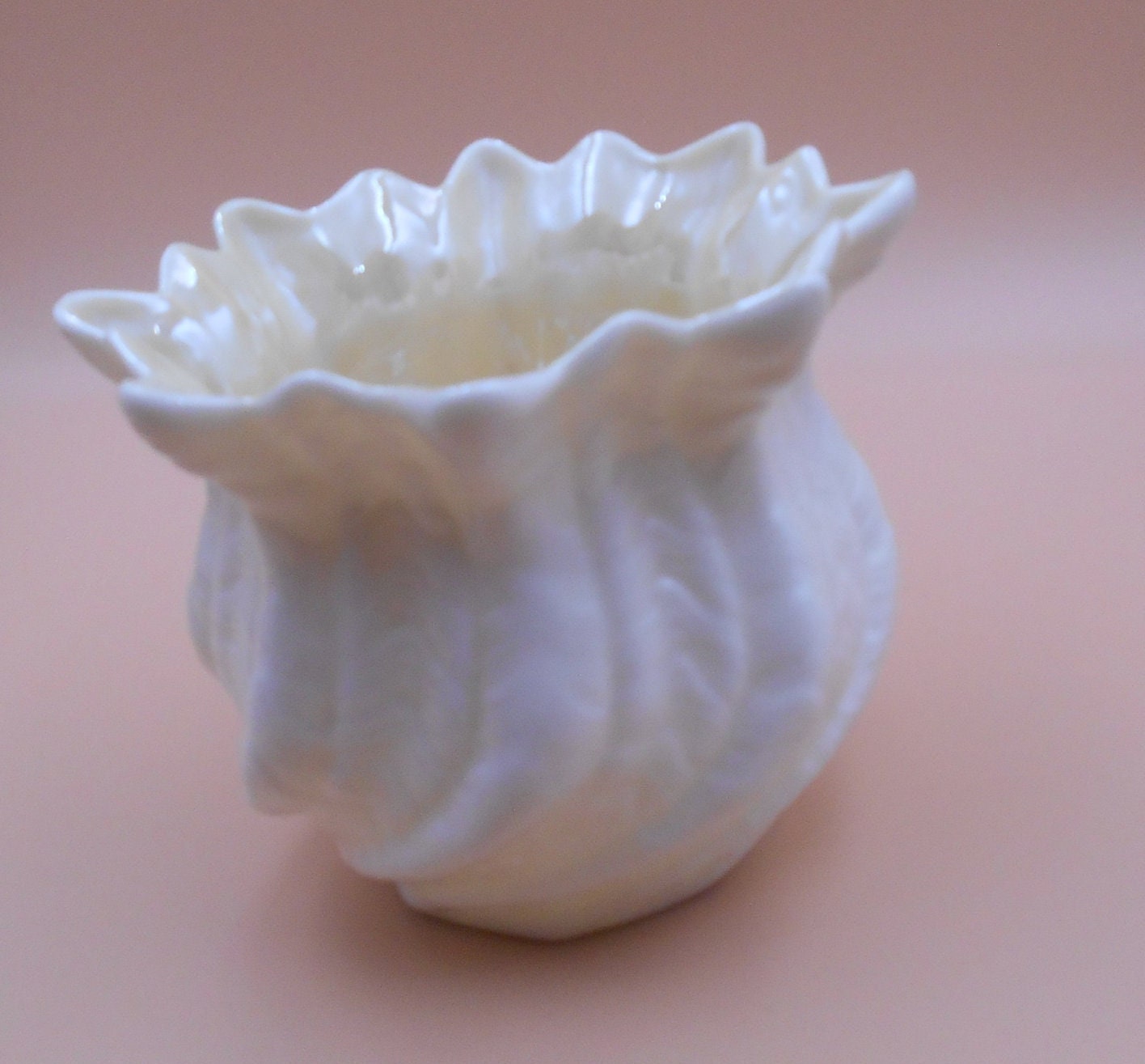 VINTAGE BELLEEK IRELAND Parian China No 0857 Lusterware Vase/pot/bowl