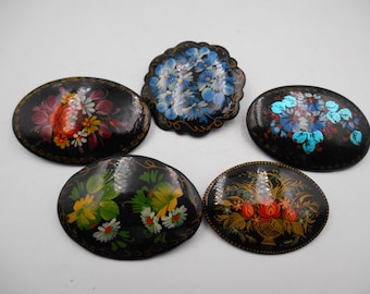 Broche Russe Artisanale En Bois Laqué – Fabrication Main, Pièce Unique, Style Traditionnel