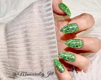 Green glitter nails, press ons for women, short stiletto shape, handmade holiday nails, St. Patrick nails, emerald green, gift for her