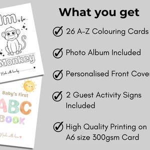 Puede incluir: Dos tarjetas blancas con ilustraciones y texto. Una tarjeta tiene una ilustraci&oacute;n de un mono y la palabra "Monkey". La otra tarjeta dice "Baby's first ABC BOOK". La imagen tambi&eacute;n incluye una lista de caracter&iacute;sticas, incluyendo 26 tarjetas para colorear A-Z y un &aacute;lbum de fotos.