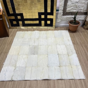 Handmade Patchwork Goatskin Rug: Soft, Plush Texture