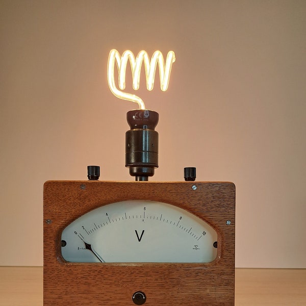Voltmètre de lampe vintage - upcycling - lampe de table fabriquée à partir d’un vieux voltmètre - funzel - lumière d’ambiance - Lampe LED rétro voltmètre industriel