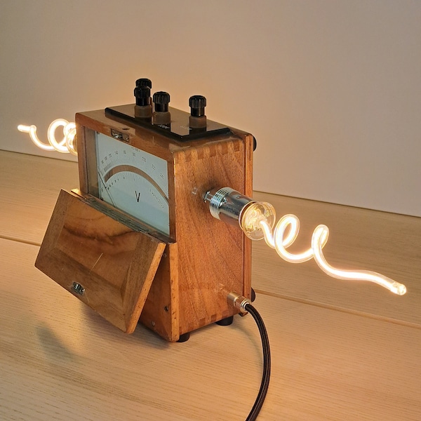 Vintage Lampe Volt Messgerät - Upcycling - Tischlampe aus altem Voltmeter - Funzel - Stimmungslicht - LED Lampe Retro Industrial Voltmeter