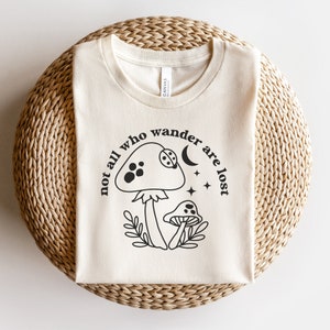 Not All Who Wander are Lost SVG Plotterdatei, eps, dxf, png- pilz svg, boho pilz svg, herbst pilz svg, nacht szene svg, cottagecore