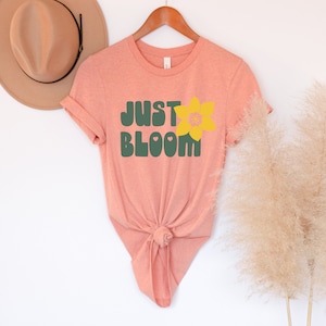 Just Bloom Digital Download, SVG, eps, dxf, png - Ręcznie rysowany botaniczny kwiat żonkila w stylu retro svg na koszulkę z rośliną ogrodową, kubek, torbę płócienną