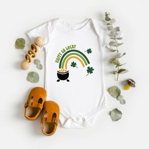 Happy Go Lucky SVG - Klee SVG - irische SVG-Dateien - St Patricks Day SVG - St. Patricks SVG - St. Pattys Day Shirt Frauen - Pot O Gold