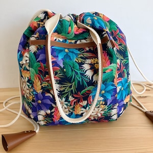 Wandelbarer Rucksack zu Einkaufstasche, wasserdichte Futtertasche, Seesack, tägliche Tasche, Strandtasche, Tasche mit großer Kapazität.