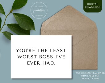 Könnte beinhalten: Eine druckbare Karte im Format 12,7 x 17,8 cm mit dem Text "You're the least worst boss I've ever had." Die Karte ist weiß mit schwarzem Text und für die horizontale Ausrichtung konzipiert. Die Karte ist in einem braunen Umschlag abgebildet.