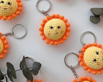 Brelok do kluczy Sun – Sunny Bag Charm, Amigurumi Sunshine, Ręcznie robiony brelok do kluczy, Akcesorium do plecaka, Radosny prezent