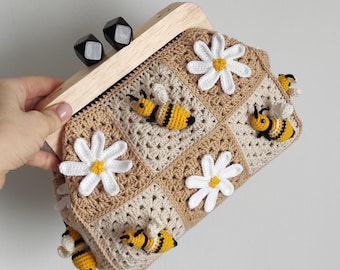 Crocheted Handbag with Wooden Frame, Bee Daisy Motif, Leather Handle Purse