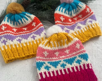 Bonnet d'hiver fait main avec pompons | Bonnet jacquard coloré pour grand enfant et femme