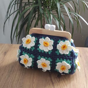 Bolso/cartera de crochet, bolso de flores, regalo para el día de la madre, accesorios para el verano, bolso de mano con diseño único de margaritas, pieza llamativa, bolso de mano,