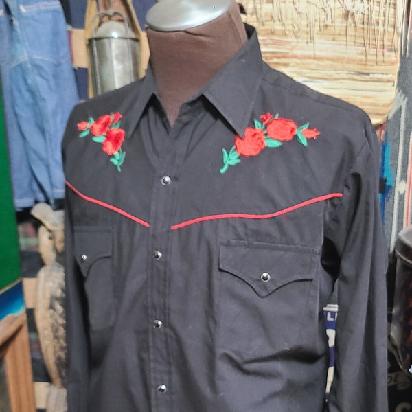 Vintage 70s 80s Black Red Floral Embroidered FLowers Rose 2 tone Western Pearl Snap Rodeo Western collared button up shirt 46 L / XL