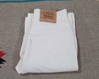 Vintage 80s Levis Made in USA White Denim 917 high rise jeans Waist:30 Inseam 30