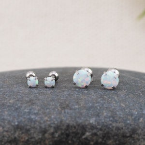 Brinco pequeno de parafuso de opala de fogo, piercing de titânio, brinco de concha tragus de cartilagem à prova d'água, joias delicadas, labret de 16 g, presente