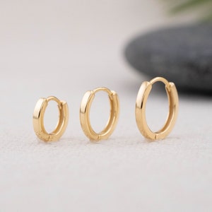 Ensemble de boucles d'oreilles câlin empilables, petites boucles d'oreilles câlins remplies d'or 14 carats et argent sterling, petite dormeuse cerceau à charnière, cadeau de bijoux de vacances meilleur ami