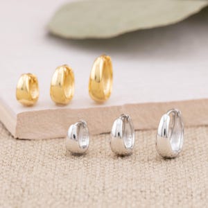 Huggie Ohrringe, kleine Creolen Set, kleine Creolen, 925er Massiv Sterling Silber klobige Mini Creolen, Gold Huggie Schläfer verjüngende Creolen