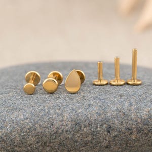 Simple stud titanium flat back labret earring, cartilage flatback piercings, hypoallergenic implant grade titanium for helix tragus conch