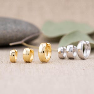 Winzige klobige Huggies, 6 mm 8 mm 10 mm Creolen, kleine Huggie Hoop Ohrringe, 14K Gold Clicker Hoop, breite Stapel Ohrringe, Schmuck mit Geschenkbox