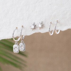 Set regalo di 2 o 3 paia di orecchini, orecchini a cerchio piccoli in argento celeste, orecchini a cartilagine minuscoli secondo foro, orecchini a bottone a stella, set regalo coordinato
